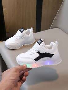 1 par de zapatos deportivos cómodos para niños, zapatillas con luces LED para niños/niñas, zapatos deportivos para bebés con suelas antideslizantes - Blanco y Negro - Ver 2