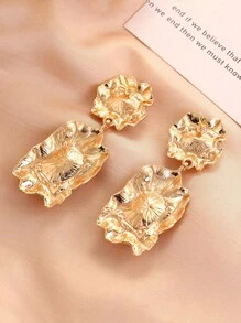 1 par de aretes de cobre con piedras de fantasía en el diseño exagerado del pliegue