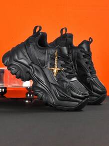 Tênis Esportivos Casuais Femininos, Acessórios para Sapatos com Colar Pingente Decorativo de Cabeça de Boi Metálica Punk, Tênis Esportivos de Estilo Escuro com Parte Superior de Malha Respirável, Sola Amortecedora Leve, Sapatos Casuais de Cadarço com Bico Redondo para Estudantes Universitárias, Adolescentes, Uso Diário, Encontros, Fitness, Escritório. Tênis Casuais de Plataforma Chunky de 7CM de Salto Alto, Salto Alto Preto para Todas as Estações