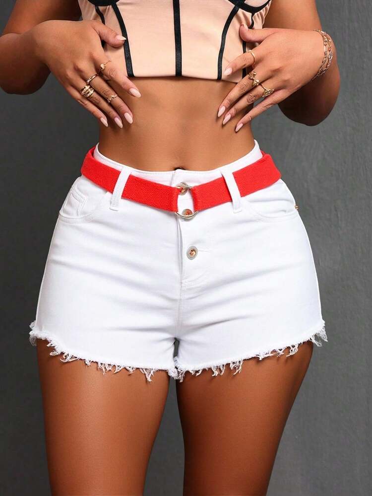 Shorts para mujer en blanco con detalle de desgaste, ideal para estilos casuales y veraniegos - Blanco - Añade 1
