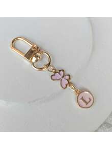 1 件金色蝴蝶字母钥匙扣、合金首字母情侣钥匙扣、背包配件 - 粉色 - 查看 15