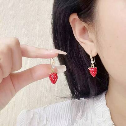 Hoa tai hình quả dâu tây phong cách đồng quê ngọt ngào