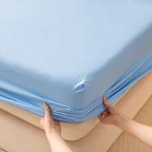 1 pièce Drap-housse en coton doux, résistant aux rides et respirant, de couleur unie comme un nuage. Drap-housse élastique sur 360°. Design simple et frais. Convient comme cadeau pour les parents, la famille et les amis lors des fêtes et des rassemblements.