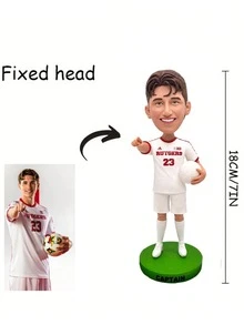 SRH 1 件定制照片人偶，提供可活动头部和固定头部款式。请上传清晰的单人全身照，以获得最佳逼真度。100% 手工制作，附赠精美礼盒。非常适合作为团队胜利的纪念品、卧室/客厅装饰、汽车内饰，以及节日、周年纪念或颁奖典礼上送给家人、朋友和团队成员的完美礼物。 - 彩色 - 查看 12