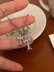 Halskette mit Kreuz, vergoldet/versilbert Anhänger mit doppeltem Kreuz, zarter Diamant-Kreuz Dekor an der Gliederkette, diskreter Choker, delikater Glaubensschmuck, religiöse Geschenke für Frauen