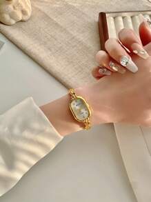 1 Pc Elegant Oval French-Style Women's Gold Strap Digital Dial Quartz Wrist Watch, Suitable For Daily Wear And Social Gatherings