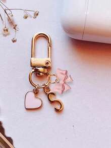 个性化心形吊饰，带有姓名首字母和礼物留言/情书 | 心形钥匙扣配件 | 定制包袋吊坠 | 礼物，蝴蝶结配饰，钥匙扣，独特的手机配件，简约设计，适用于女士钱包和手机配件，赠送给朋友，家人，女朋友，户外配饰，派对配饰，礼品，纪念品，女士包袋吊坠，汽车吊坠，女士女孩礼物，返校礼物 - 彩色 - 查看 4