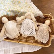 1 件花卉钩针钥匙扣 - 编织流苏钥匙扣，配柔和花朵和可爱娃娃吊饰 - 手工织物配饰，适用于女士包袋、钱包和钥匙 - 情人节礼物，美学装饰