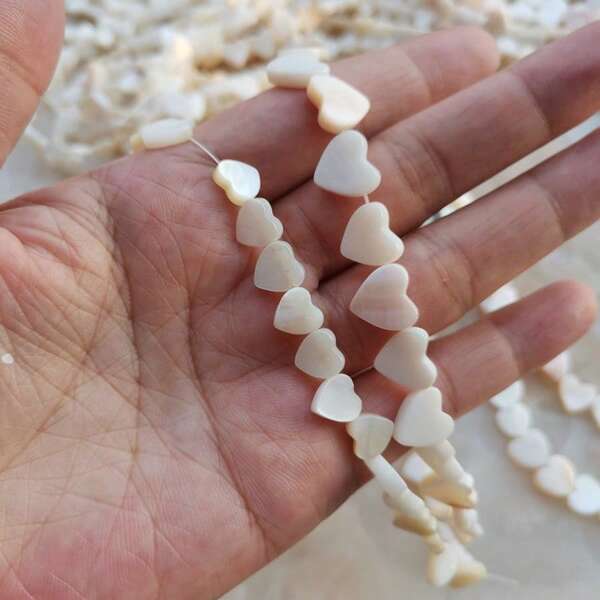 20pcs 6mm Natural Freshwater Heart-Shaped Shell Pearls, Vertical & Horizontal Holes Heart Pearl Shells For Making Earrings, Necklaces, Rings, DIY Jewelry Craft Beading Materials