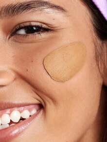 Essence 1瓶（16克/0.56盎司）柔滑慕斯粉底液01号，温和不刺激，慕斯质地，丝滑触感，天鹅绒般柔滑，哑光妆效，自然遮瑕，轻盈贴合肌肤，天然成分，亲肤配方 - 01 - 查看 4