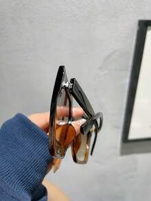 一副女士休闲复古方形大框豹纹棕色时尚眼镜，适合夏季日常出行、海滩和街头风格 - 彩色 - 查看 11