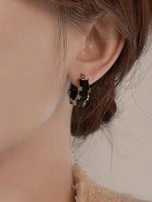 1 对女士简约黑色锆石装饰独特设计日常环形耳环，生日礼物