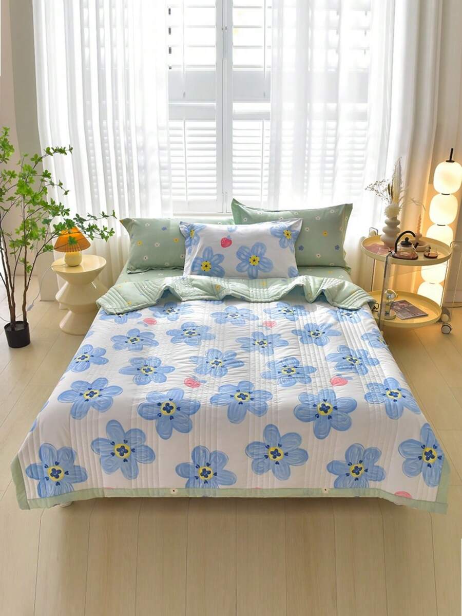 1pc Ultra Soft & Breathable Quilt - Lightweight All-Season Bedding, Modern Floral Plaid Pattern, 100% Polyester, Machine Washable, Suitable For Single/Double Bed, Hotel, Camping & Home Decor, Luxury Hotel Bedding | Modern Quilted Design | Embossed, Autumn Decor, Room Decor - Blue and White - View 1