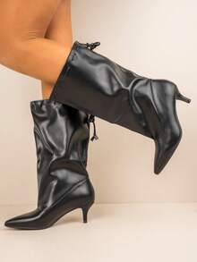 Botas de salto gatinho com bico fino e cordão - Preto - Ver 2