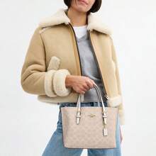 Coach Túi Tote Mollie 25 In Vải Canvas Signature - Phấn cát - Xem 2