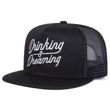 1 pièce Casquette de baseball réglable "Boire et Rêver" pour hommes, avec lettres brodées. Casquette de maille respirante à la mode offrant une protection contre le soleil, convenant aux activités de plein air, voyages, fêtes de plage au printemps et en automne