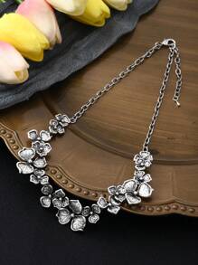 Ensemble de bijoux réglable en alliage de zinc pour femmes - collier et boucles d'oreilles. Motif trèfle chanceux vintage argenté gothique. Polyvalent pour un port quotidien, les festivals de musique, les fêtes. Cadeau unique.