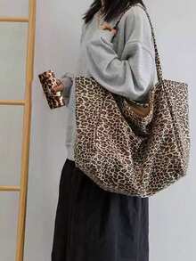 这款时尚大号豹纹手提包兼豹纹口红包、零钱包、指甲油便携收纳包，优雅便携，容量大，可作单肩包或腋下包使用，通勤必备。简约拉链零钱包，适合青少年、女性、大学生、白领等各种人群，是工作、返校、中学、高中、大学、海滩度假、生日礼物、返校礼物的理想之选。