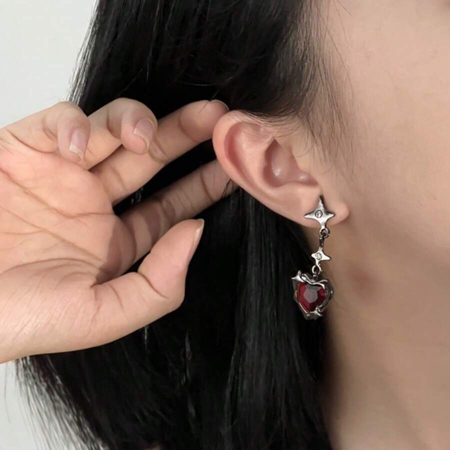 1 Pair Retro Four-Pointed Star Red Heart Rhinestone Stud Earrings, Unique Chic Black Punk Style European And American Fashion Earrings