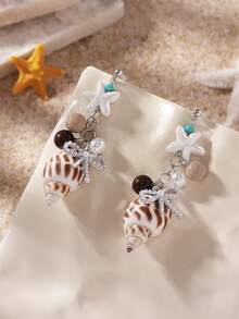 1 对航海风格天然贝壳金属海星串珠链流苏耳环，适合女性波西米亚风海滩度假休闲装。天然贝壳和贝壳的尺寸、形状和颜色略有不同