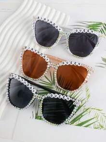 独特的水钻和珍珠装饰字母印花时尚眼镜，适合海滩、生日派对、音乐节和日常穿着 - 彩色 - 查看 4