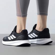 Adidas RUNFALCON 3.0 女款跑步鞋，时尚百搭运动鞋 - 黑與白 - 查看 1