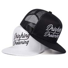 1 pièce Casquette de baseball réglable "Boire et Rêver" pour hommes, avec lettres brodées. Casquette de maille respirante à la mode offrant une protection contre le soleil, convenant aux activités de plein air, voyages, fêtes de plage au printemps et en automne