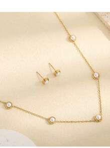 1 set Elegante collar de acero inoxidable con decoración de cuentas de plástico blanco y pendientes a juego de acero inoxidable, adecuado para uso diario o fiestas de mujeres, puede ser un regalo en días festivos