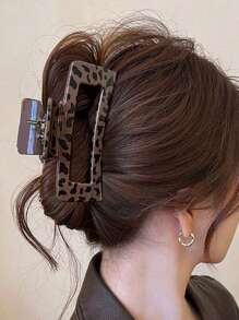 2 eleganckie, minimalistyczne spinki do włosów z nadrukiem w panterkę, spinka do włosów do codziennej fryzury, modne, stylowe i urocze akcesoria do włosów, prezent na Dzień Matki, modna kopertówka do włosów na święta, spinki do włosów dla kobiet, jesienno-zimowe, wakacyjne stylizacje dla kobiet