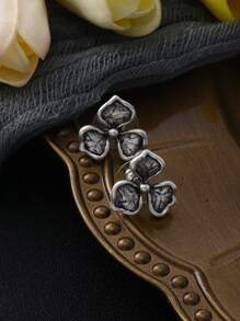 Ensemble de bijoux réglable en alliage de zinc pour femmes - collier et boucles d'oreilles. Motif trèfle chanceux vintage argenté gothique. Polyvalent pour un port quotidien, les festivals de musique, les fêtes. Cadeau unique.