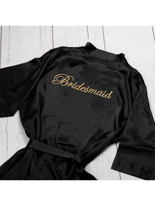 1 Stück Bademantel, Braut & Brautjungfer Kleid Morgenmantel mit Initialen, Morgenmantel und Schlafmantel, Braut-Party Bekleidung, Hochzeitszeremonie & Empfang Accessoires, Damen Frühling Sommer Hochzeit Brautjungfer Pyjama, Braut Kleid Freundin Party bestickter Bademantel, Braut Bademantel, Hochzeitsparty, Hochzeit Zubehör, Outdoor Hochzeit, Ferienfest Artikel, Schulanfang