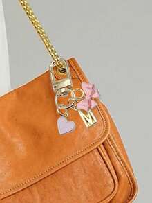 个性化心形吊饰，带有姓名首字母和礼物留言/情书 | 心形钥匙扣配件 | 定制包袋吊坠 | 礼物，蝴蝶结配饰，钥匙扣，独特的手机配件，简约设计，适用于女士钱包和手机配件，赠送给朋友，家人，女朋友，户外配饰，派对配饰，礼品，纪念品，女士包袋吊坠，汽车吊坠，女士女孩礼物，返校礼物 - 彩色 - 查看 7