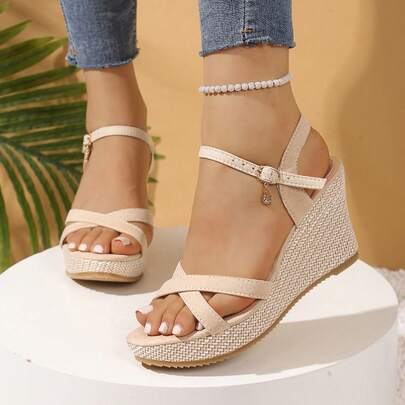 女士时尚坡跟凉鞋，新款米色亚麻绳底厚底坡跟凉鞋，适合春夏穿着