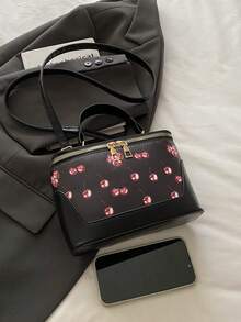 1 件时尚可爱樱桃图案手提包，配有可调节肩带，少女斜挎包，轻便通勤包。适合购物、购物、购物、年轻女性、大学生、新人、白领。非常适合办公室、大学、工作、商务、通勤、户外活动、旅行和短途旅行。 - 黑色 - 查看 4