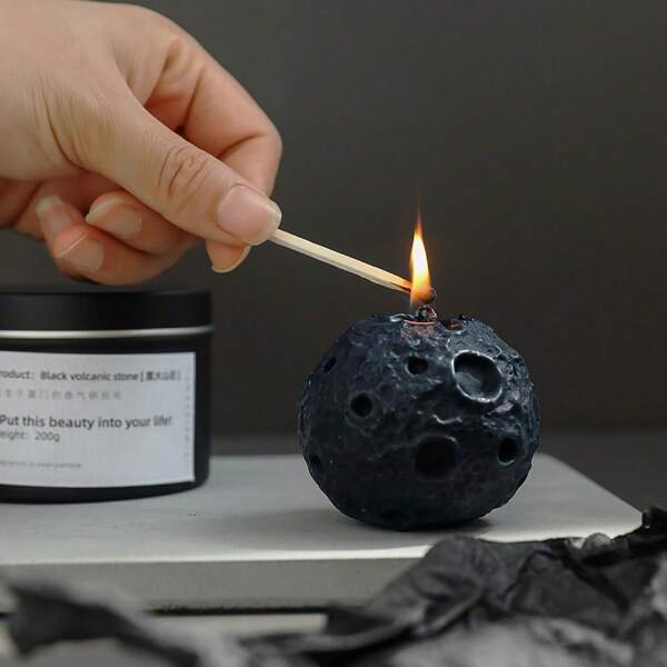 1pc Moon-Shaped Aromatherapy Candle, Creative Gift Decorative Spherical Scented Candle With Gift Box