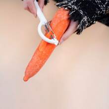 1pc Stainless Steel Vegetable Peeler With Comfortable Non-Slip Grip, Versatile Potato, Carrot, Cucumber Peeling Tool With Built-In Blemish Remover For Perfect Results, Perfect For Meal Preparation, Home Kitchen And Professional Cooking Use