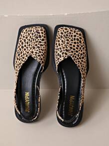 Sandálias Baixas Femininas de Luxo com Estampa de Onça da Coleção 2025, Design de Fivela, Plataforma Casual, Bico Quadrado