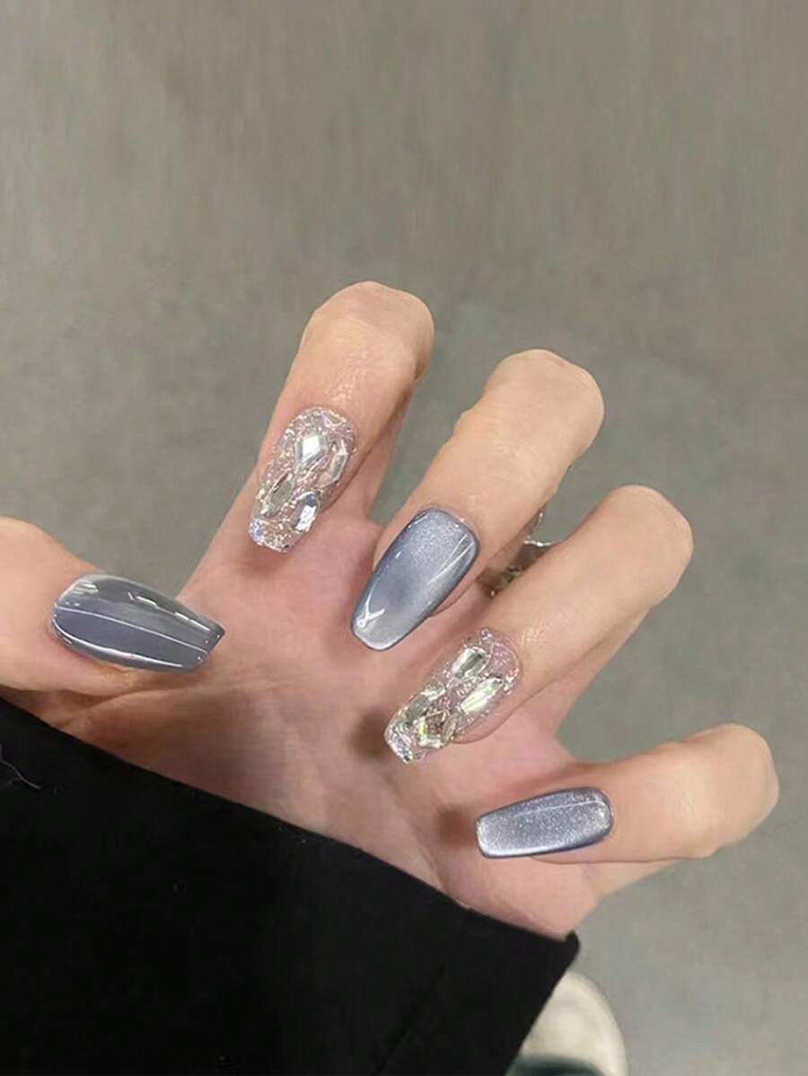 24 片短款蓝色猫眼指甲贴，含 1 个指甲锉和 1 片果冻凝胶