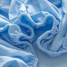 1 pièce Drap-housse en coton doux, résistant aux rides et respirant, de couleur unie comme un nuage. Drap-housse élastique sur 360°. Design simple et frais. Convient comme cadeau pour les parents, la famille et les amis lors des fêtes et des rassemblements.