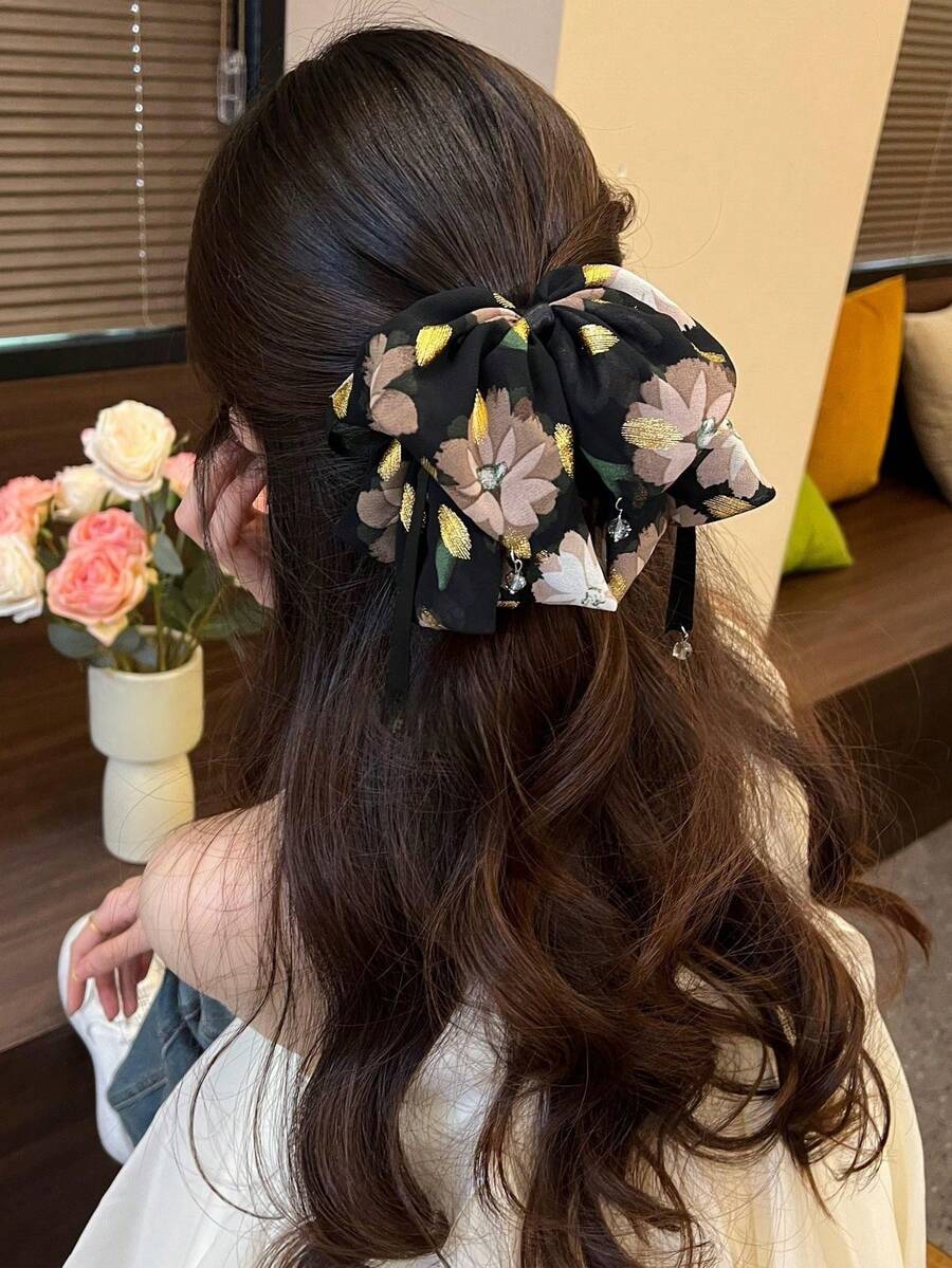 1个女士浪漫碎花蝴蝶结发夹，优雅甜美，可为盘发、马尾辫增添蓬松感，适合日常、派对、办公、旅行等各种场合，是时尚发饰、美发爪夹、优雅发夹、波西米亚风发爪夹、秋冬度假装扮、女士花朵发夹等夏季配饰。