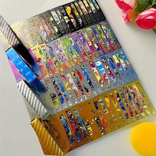 1 Set da 55 Pezzi di Carte da Collezionare di Anime e Cartoni Animati in PVC, 4 Colori Iridescenti Fantasia, Ideali per Collezionare Carte da Scambio di Cartoni Animati, Regali per Feste e Compleanni, Scambio di Carte [Colori Casuali]