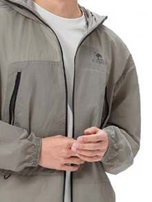 CAMEL CROWN Chaqueta protectora solar estándar para hombres, chaqueta ligera de protección solar para primavera y verano, chaqueta con protección UV - Gris desierto - Ver 3