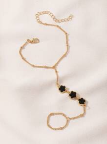 1pc Fashionable Intricate Clover Design Finger Bracelet For Daily Wear, Summer Jewelry (Random Bead Quantity)