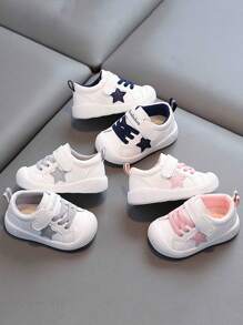 Zapatillas deportivas de de diseño versátil de fácil puesta y quitado para niños pequeños, zapatillas de suela blanda con parche en forma de estrella de 5 puntas, antideslizantes y cómodas para primeros pasos de bebé, adecuadas para niños y niñas de 6 meses a 3 años, zapatos casuales planos de caña baja para caminar