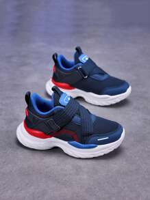 男童简约运动风格防滑轻便透气多功能低帮休闲跑鞋，四季皆宜