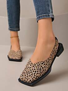 Sandálias Baixas Femininas de Luxo com Estampa de Onça da Coleção 2025, Design de Fivela, Plataforma Casual, Bico Quadrado