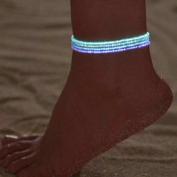 Set de 4 piezas de pulseras y tobilleras elásticas con cuentas acrílicas fluorescentes para mujeres