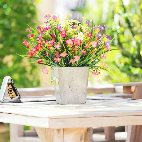 Juego de 24 piezas de flores de margarita artificiales resistentes a los rayos UV - Plantas falsas de plástico de múltiples colores vivos, adecuadas para jardín, porche, alféizar y decoración del hogar, ideales para bodas, compromisos, todas las estaciones, interior/exterior, sin recipiente, ideal para Pascua, Día de San Patricio