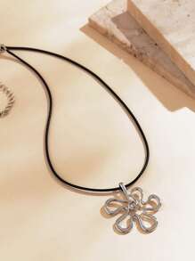1pc Minimalist Silver Flower Pendant Necklace, Versatile Choker Necklace For Daily Wear