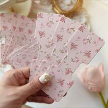 50/100 pezzi Cartoncini per esposizione di braccialetti, collane e fasce per capelli - Disegni floreali eleganti rosa e bianchi, cartellini per artigianato fai-da-te e forniture per piccole imprese, etichette per prezzi al dettaglio | Etichette dai colori attenuati | Stampa di alta qualità